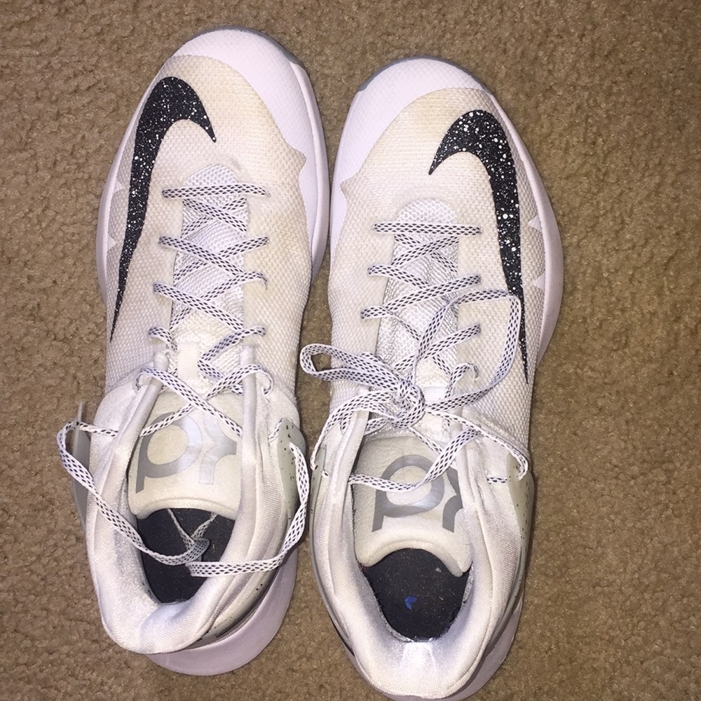 KD Trey 5 Ice Bottoms Slightly Yellowed